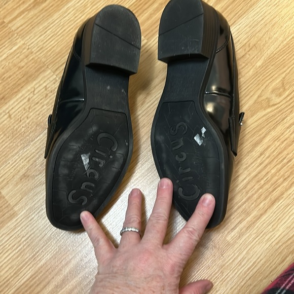 Shoes - Picture 3 of 4